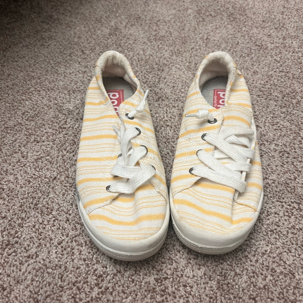 Source Unknown Yellow and White Sneakers Casual Comfort